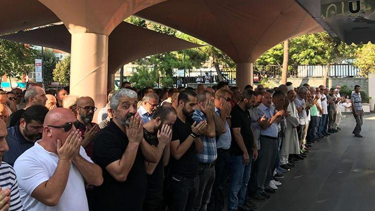 Beşiktaşlılar Akpınarın cenazesinde bir araya geldi