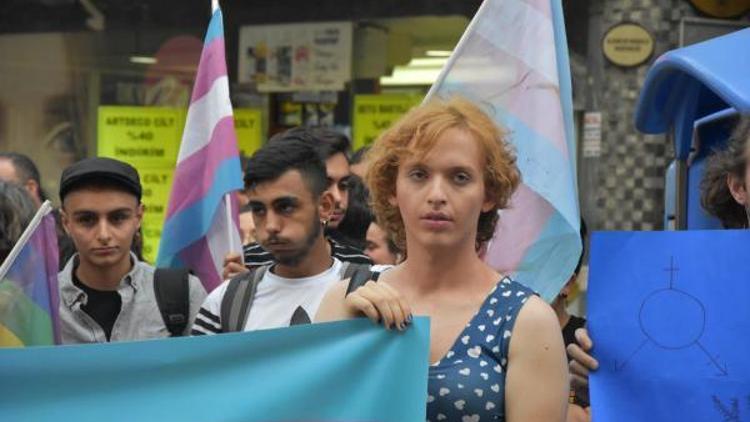 Travesti cinayeti, İzmirde protesto edildi