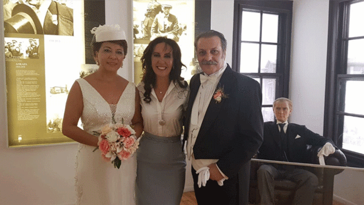 Atatürkün evinde evlendiler