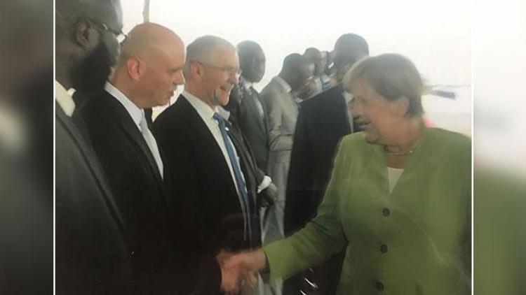 Senegal’de Merkel’i şaşırtan Türk