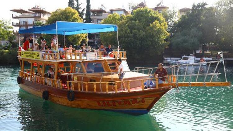 Manavgatta nehir otobüsüne yoğun ilgi