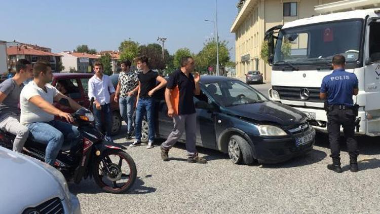 Sosyal medya için hikaye çekerken kaza anını görüntüledi