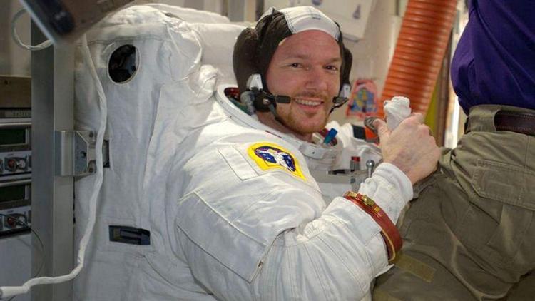 Uluslarası Uzay İstasyonunda sızıntı Meteorun açtığı yarığı parmağıyla tıkadı
