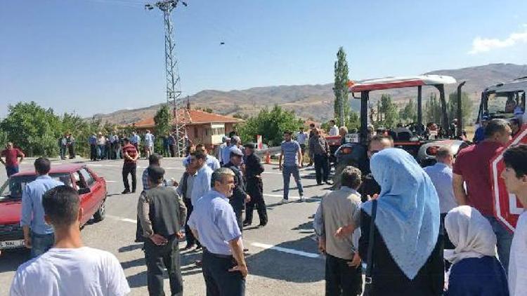 Çiftçiler, Ankara- Çankırı karayolunu trafiğe kapattı