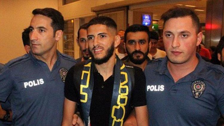 Fenerbahçe’nin yeni transferi Yassani Benzia İstanbul’a geldi