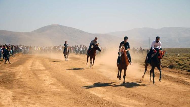 Karlıovada at yarışlarına destek talebi