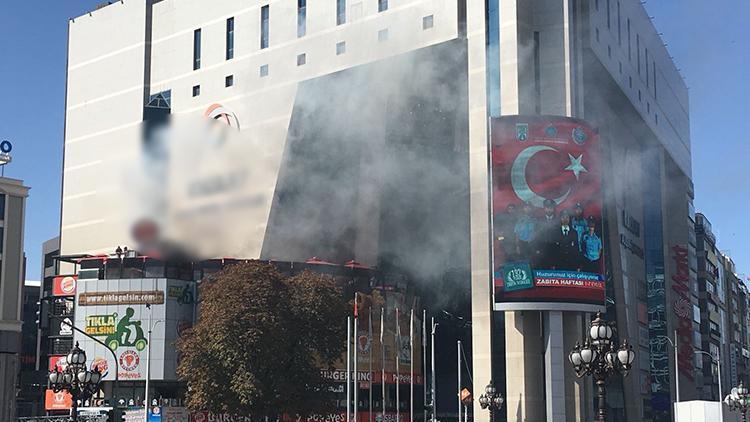 Ankara’da AVM’de korkutan yangın