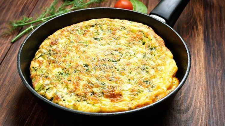 Kahvaltılarda yumurtadan vazgeçemeyenler için çeşit çeşit omlet fikirleri