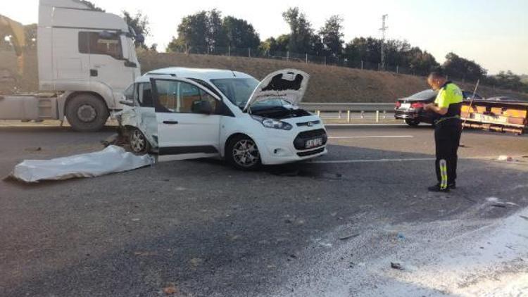 Fotoğraflar // Kuzey Marmara Otoyolunda trafik kazası:  1 ölü, 2 yaralı