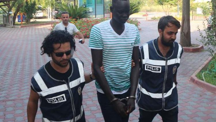 Kemerde 4 kişiyi yaralayan ve cinsel tacizle suçlanan Sudanlı tutuklandı