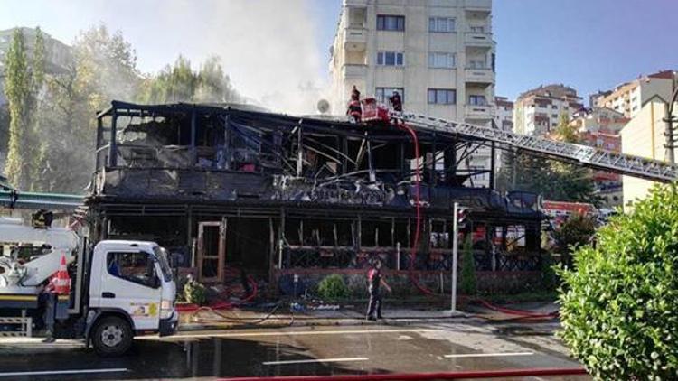 Trabzonda ahşap restoran yandı