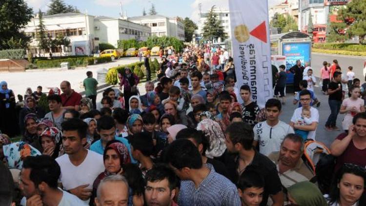 Niğde’de 1 ton ücretsiz Maraş dondurması dağıtıldı