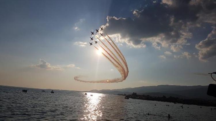 Mysia Havacılık Festivalinde Türk Yıldızları nefes kesti