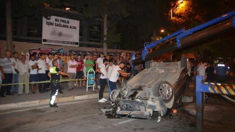 Adanada otomobil devrildi: 4 yaralı