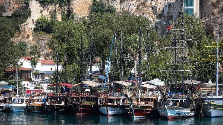 Turistik yatlar, sezon bakımına hazırlanıyor