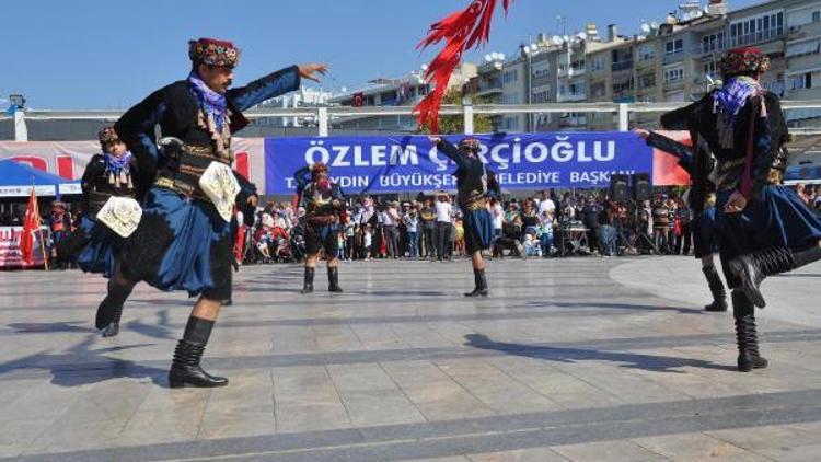 Aydının kurtuluş yıl dönümünde efelerden zeybek gösterisi