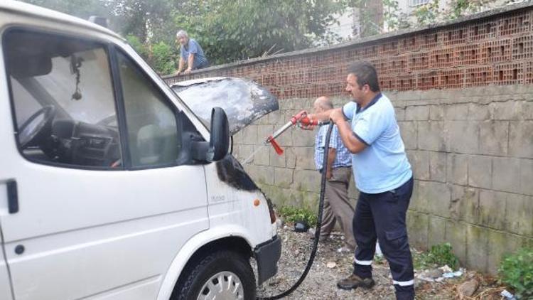 Kastamonu’da park halindeki kamyonet yandı