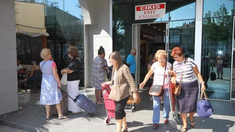 Yunan turistler, alışverişe Ayvalık’a geliyor