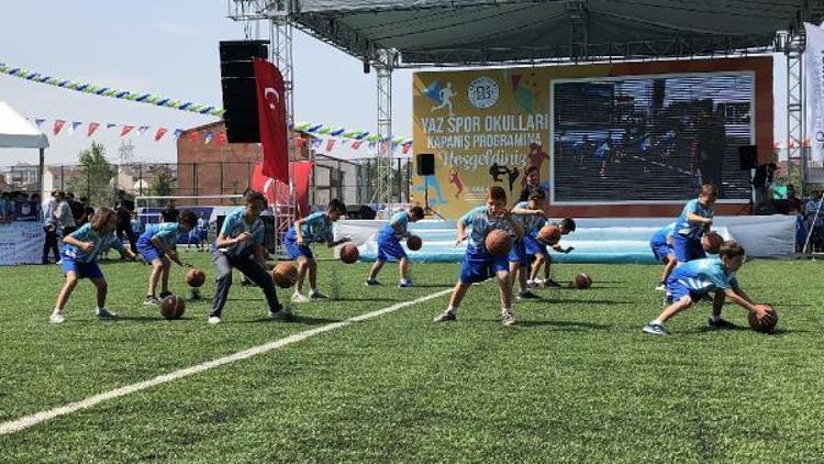 Arnavutköy Belediyesi’nin Yaz Spor Okulları kapanış töreni yapıldı