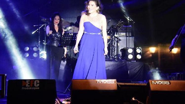 Burcu Güneş, Tekirdağda konser verdi