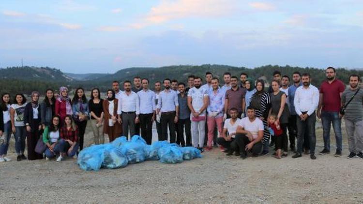 AK Partili gençlerden Karaağaç göletinde çevre temizliği