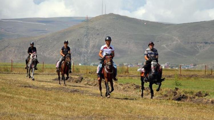Ardahanda Rahvan ve Doğu Anadolu At Yarışları Şampiyonası
