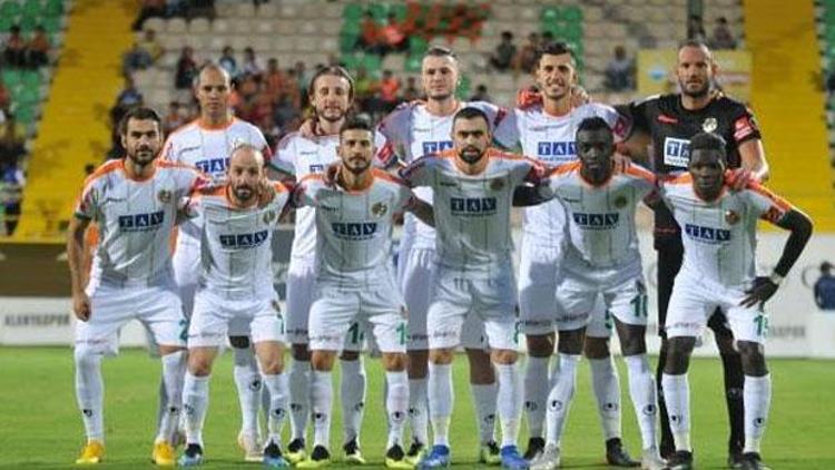 Alanyaspor ve Antalyaspor hazırlık maçında 1-1 berabere kaldı