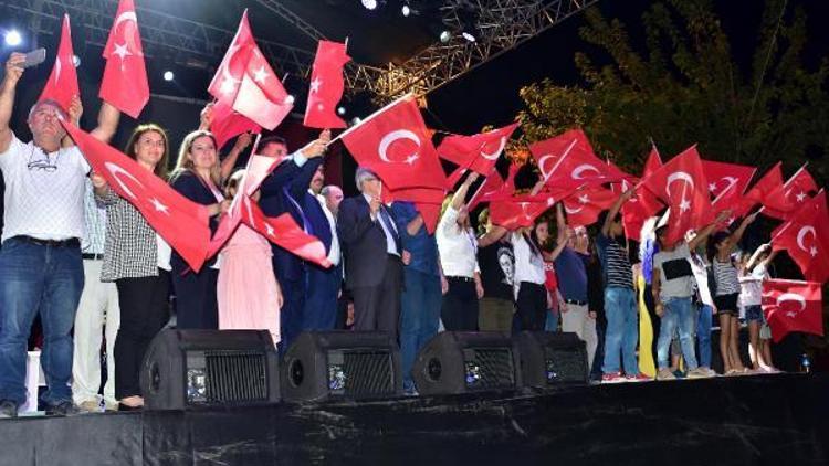 Kınık Hasat Festivalinde Fırat Tanır konseri