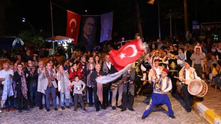 Aksekide renkli festival