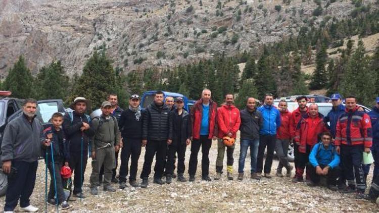 Demirkazıkta kaybolan 4 amatör dağcı kurtarıldı