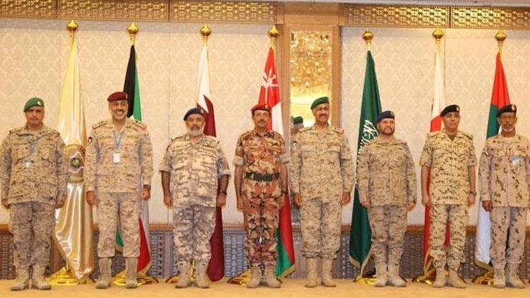 Kuveytte geniş çaplı askeri toplantı