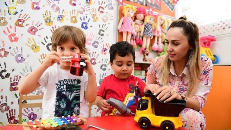 Çocuklar eğitimle yoğruluyor, sanatla, bilimle düşlüyor