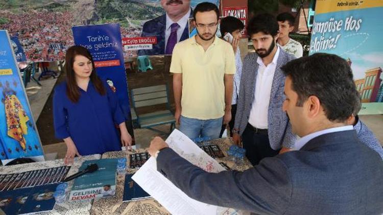 Başkan Eroğlu, üniversite öğrencilerini otogarda karşıladı