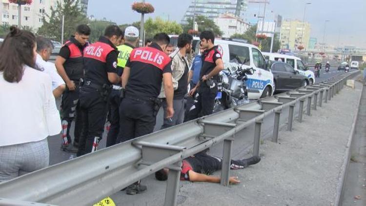 Servisin arka kapısı açıldı: 2 polis yaralandı-1