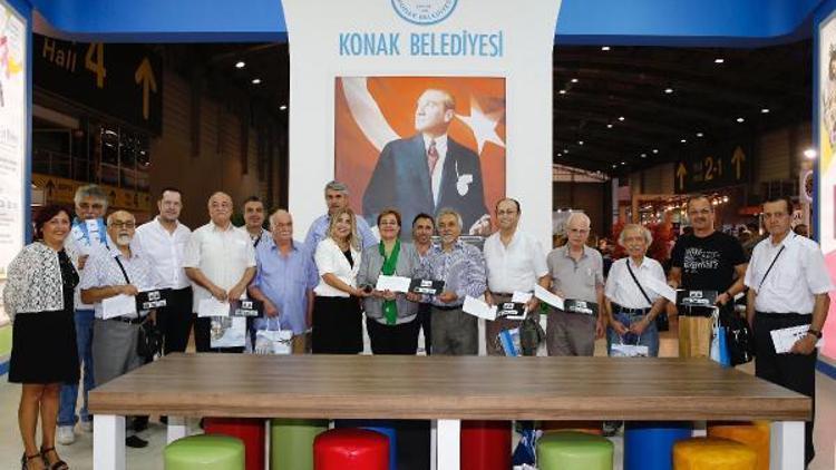 Fuar ziyaretçilerine Atatürk pulu hediye edildi