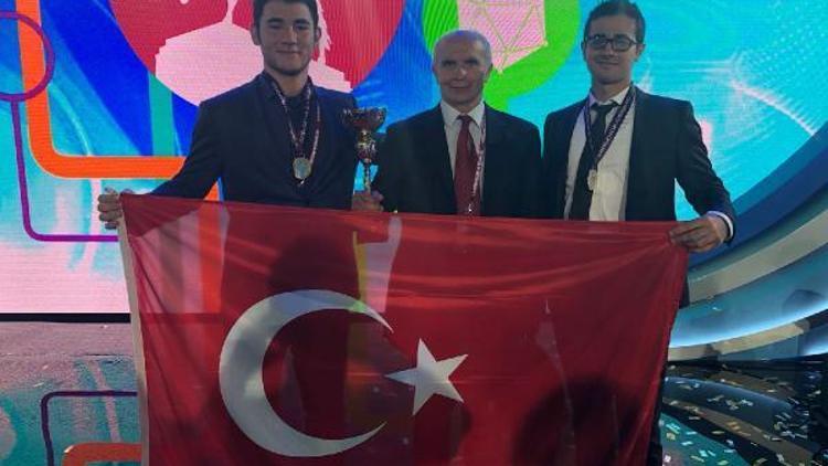 İstanbul Bilim Olimpiyatları Takımı Moskova’dan ikincilikle dönüyor