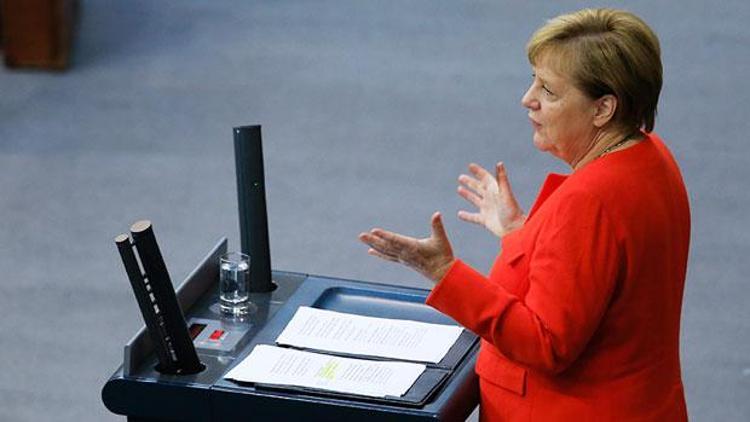 Merkel’den gençlere: Sevinebilirsiniz