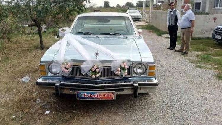 Başkan, nikahını kıydığı çifte klasik otomobilini tahsis etti