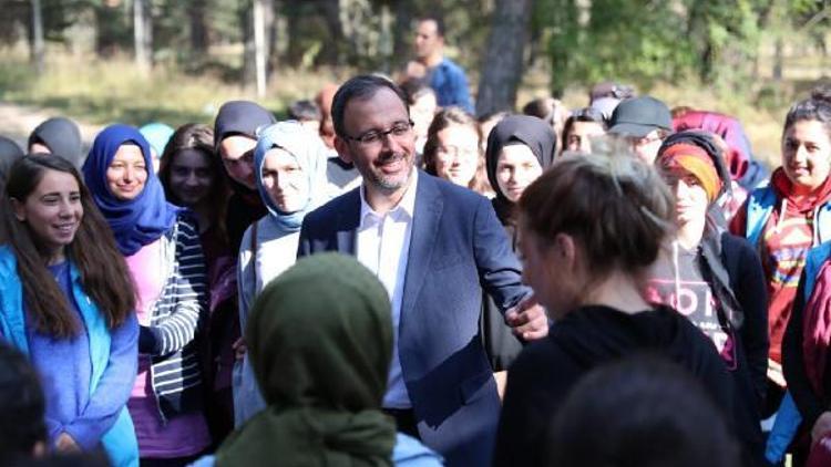 Bakan Kasapoğlundan gençlik kampına ziyaret