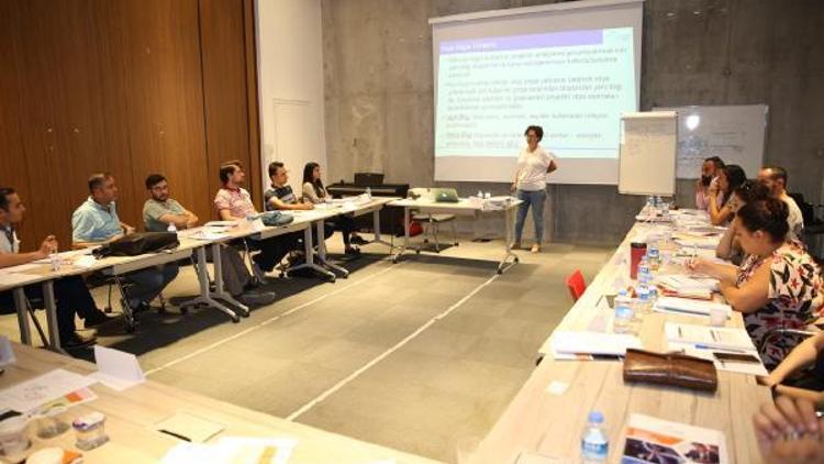AGÜ’de proje yönetimi eğitimi