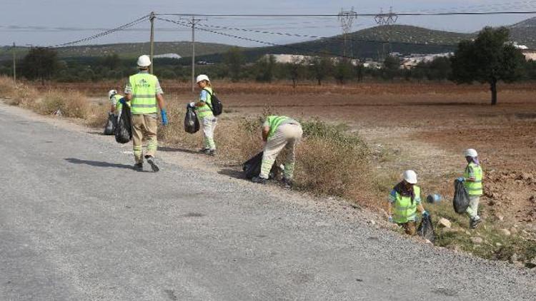 Maden işçilerinden çöp toplama mesaisi