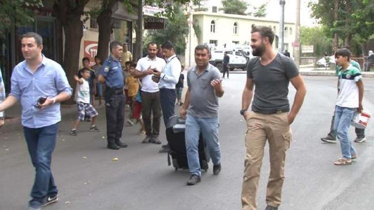 Köy minibüsünden inerken unutulan bavul polisi alarma geçirdi