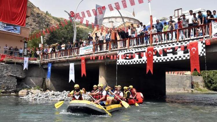 Türkiye Rafting Şampiyonasının 3üncü ayak yarışları Vanda başladı