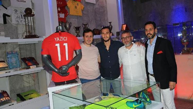 Yusuf Yazıcı milli formasını Trabzonspor’un müzesine hediye etti