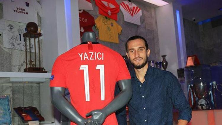 Yusuf Yazıcı milli formasını Trabzonsporun müzesine hediye etti