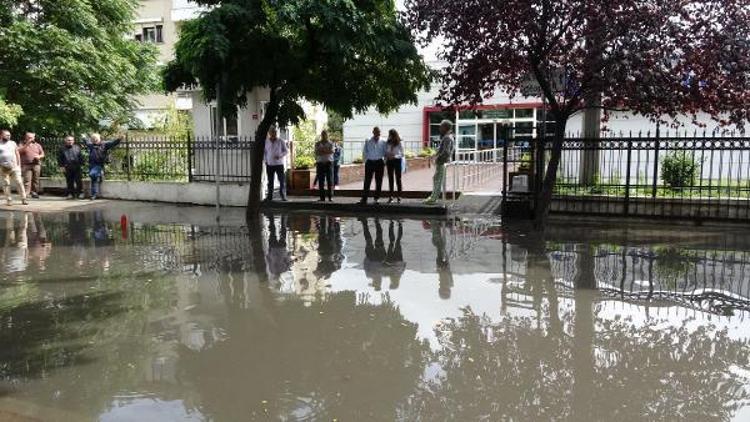 (ÖZEL) Hastane girişi kapandı vatandaşlar duvara çıktı