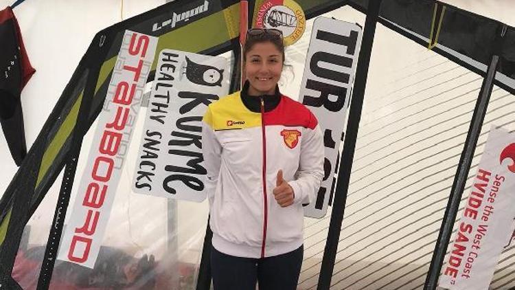 Göztepe sporcusu Fulya Ünlü, rüzgar sörfünde dünya ikincisi