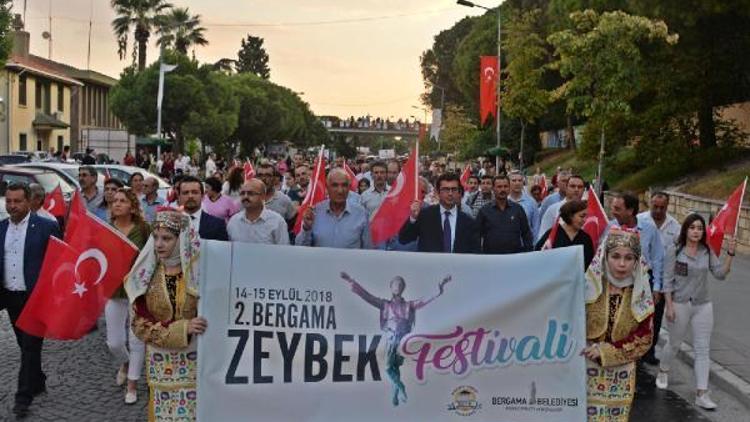 Bergamanın kurtuluş yıldönümünde zeybek şöleni