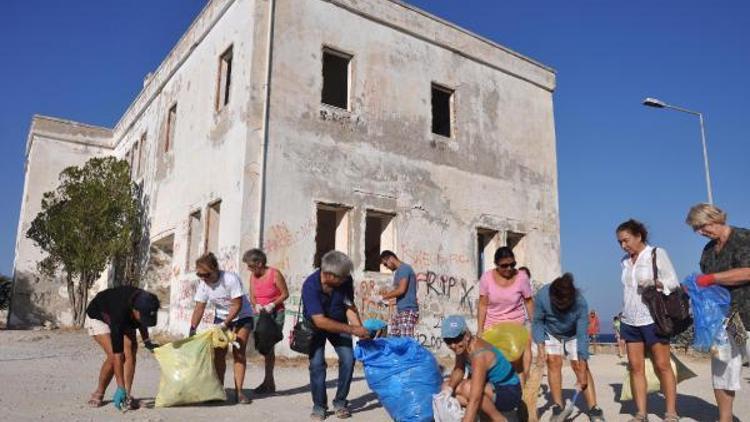 Datçada, kaderine terk edilmiş eski hükümet binasında temizlik