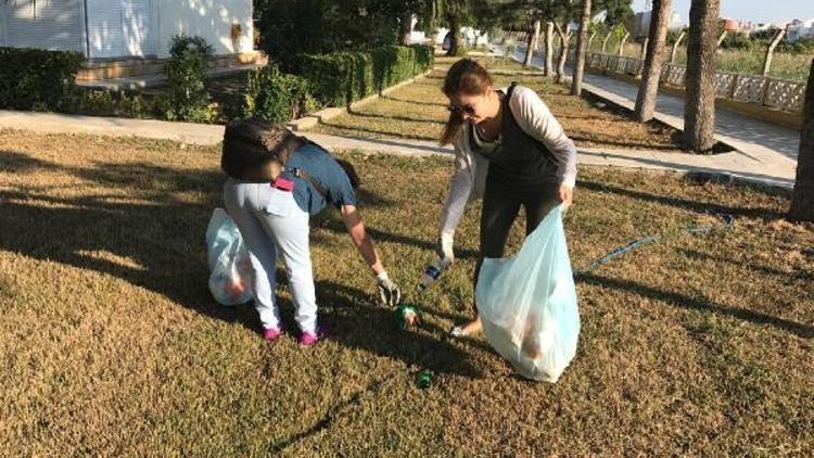 AK Partili kadınlar 15 Eylül Dünya Temizlik Gününde çöp topladı